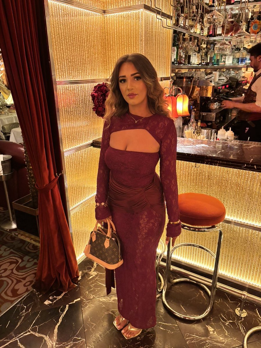 lesha333x's tweet photo. Cheers to 23💋🥂 https://t.co/IZNcOjD41B