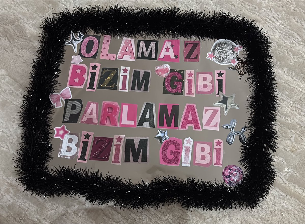 guzelikabidesii's tweet photo. mezuniyet için pankart yapmıştık... mazuniyete götürmeyi unutmuştum manifestliyi de çaldirmiştik.... https://t.co/sqT5rJnFWU