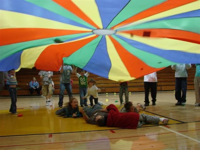 siftingsands_'s tweet photo. I just know he was going crazy with that parachute during gym https://t.co/eIVeXYQ0T0