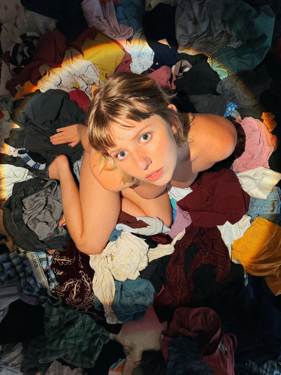 savannah_solo's tweet photo. got nothing to wear https://t.co/6DVLSoxfTd