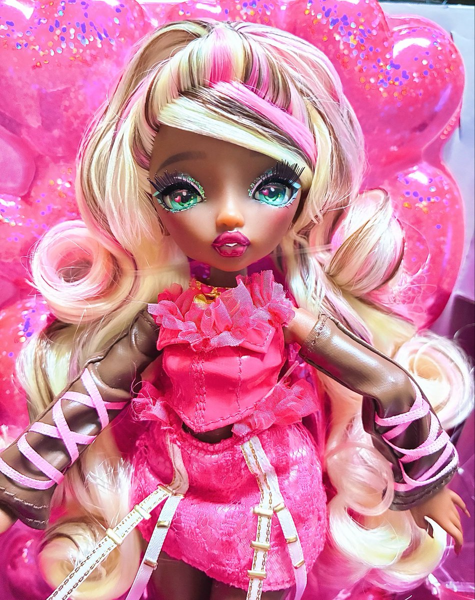 oshrachi's tweet photo. shes home 🫶🏻 already one of my favourite dolls i own shes an angel https://t.co/UmXo9Bja21