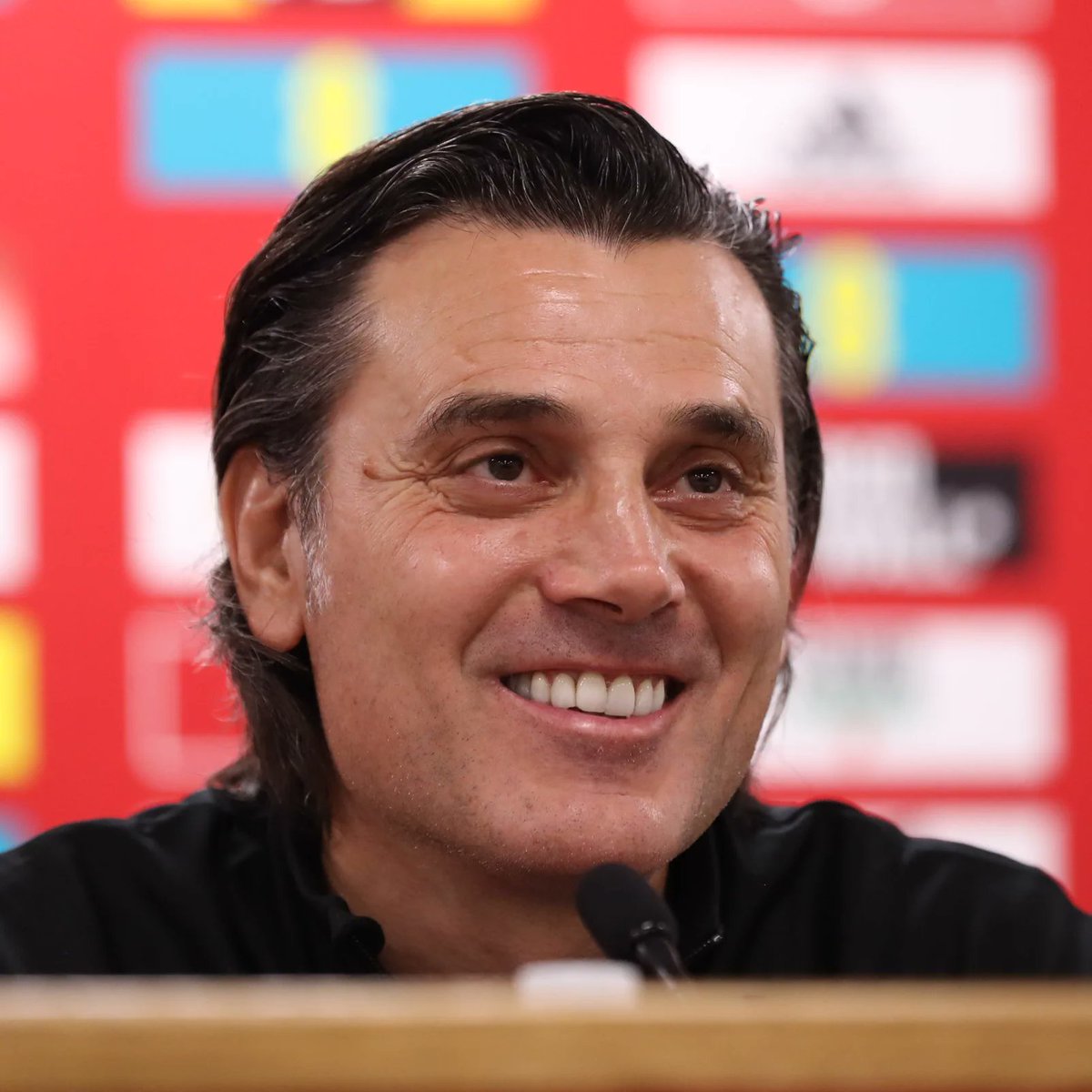 bosunatiklama's tweet photo. Vincenzo Montella: 

▬ İsteyen beğensin, isteyen beğenmesin.

▬ Türkiye'yi UEFA Uluslar Ligi'nde A Ligi'ne çıkaran tek teknik direktör benim. https://t.co/KJSuKpVBRD