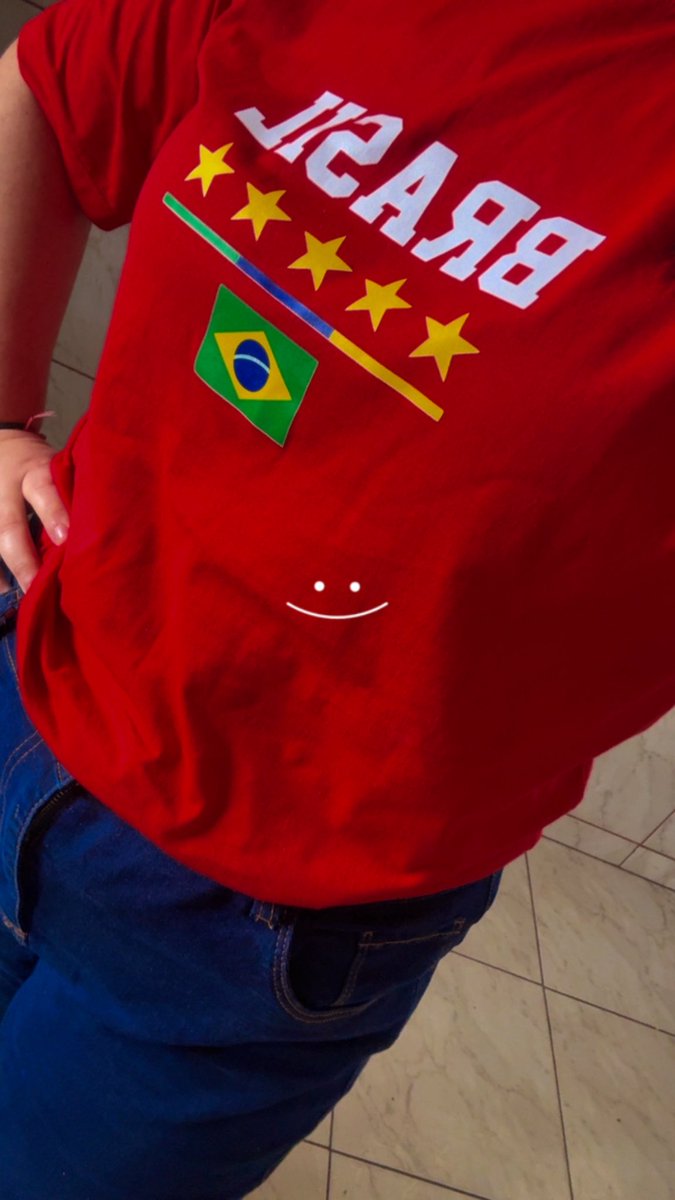 dezacl's tweet photo. @jkestelar Eu fui e tinha bastante gente de vermelho e outros com adesivos. Isso no interior do RS https://t.co/eB5OfNScfv