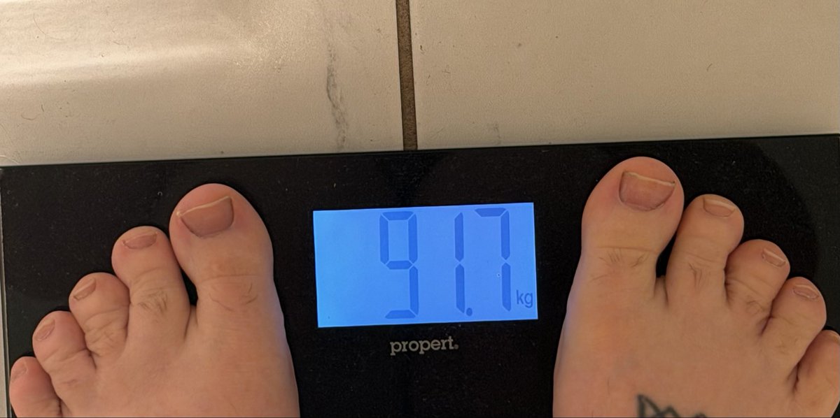 fattofit2023's tweet photo. Week 6 aggressive cut, 1.2 kg lost, upped the movement and stayed consistent, love handles still looking thick, hopefully 2 more weeks and I’ll be in the 80s #weightloss #chubby #ass #nogoon #cake #fatspo #lovehandles https://t.co/LnsVQ9WS46