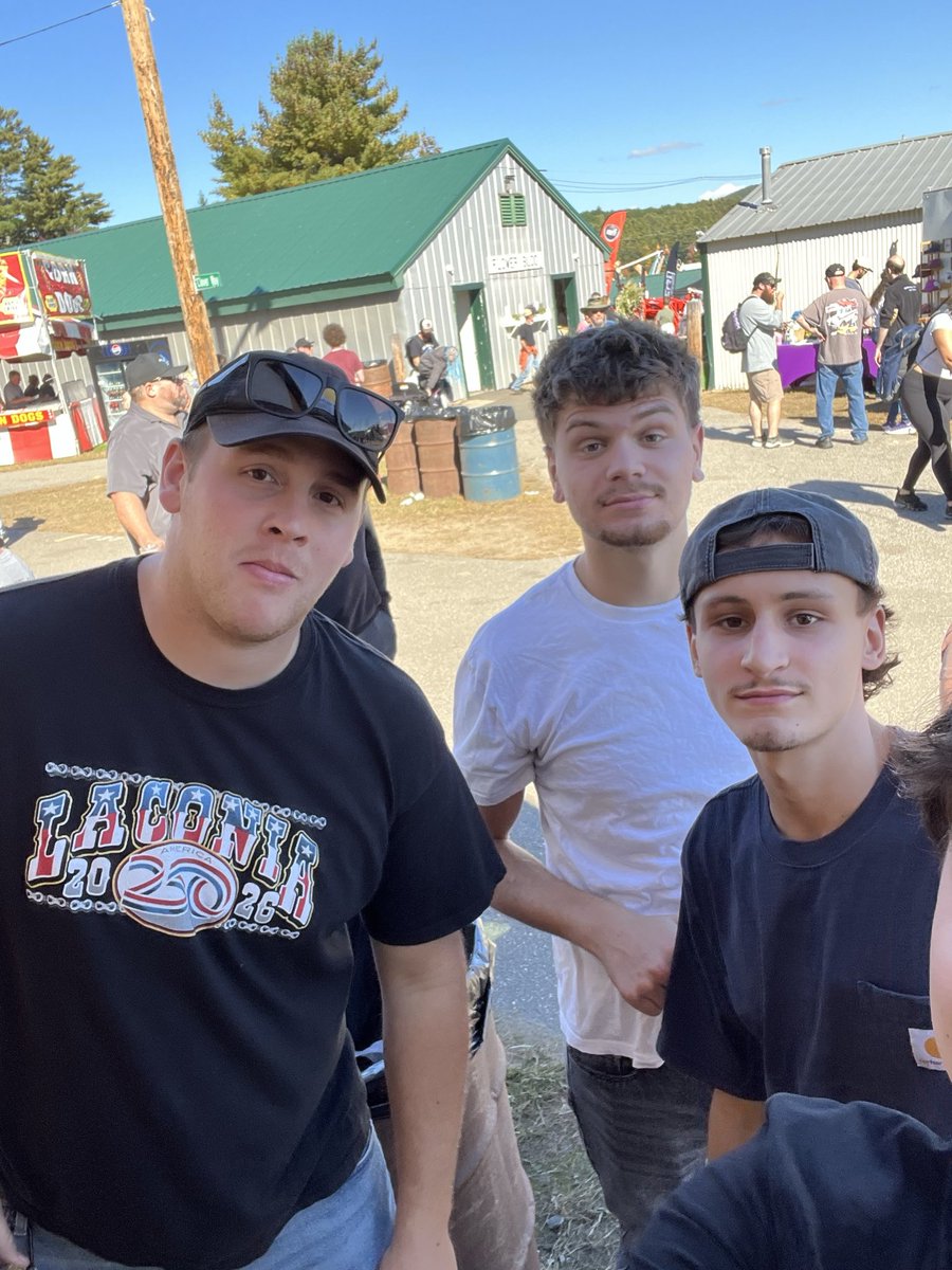 SeeMonty603's tweet photo. Good fellas right here. Found a phone at the Deerfield fair and took the time to bring it to lost and found. Whoever you guys are thank you. #deerfieldfair https://t.co/d8Ur8dgIg0