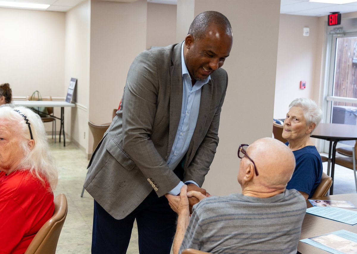 scott_colom's tweet photo. Spent some time in Ocean Springs this afternoon talking with seniors about healthcare, the economy and the need for more accountability in Washington.

We covered some important issues — and finished with a little ice cream. 🍦 A pretty sweet afternoon! #MississippiMatters https://t.co/aT6m1o75aO