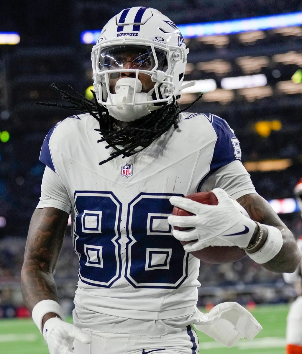 NFLPerformances tweet picture