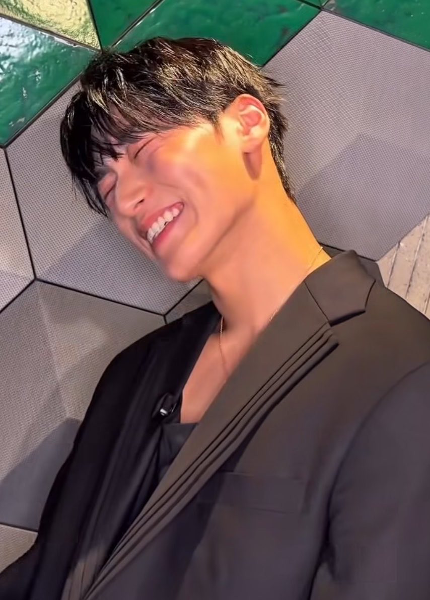 heartinsani's tweet photo. forget about dying.. this is the smile that you’d live for.. https://t.co/o0rkl1g8XA