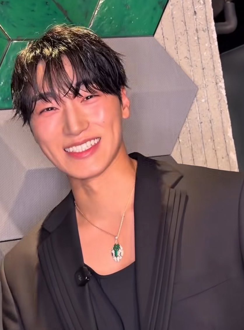 heartinsani's tweet photo. forget about dying.. this is the smile that you’d live for.. https://t.co/o0rkl1g8XA