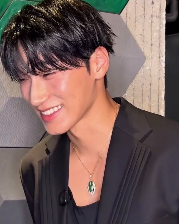 heartinsani's tweet photo. forget about dying.. this is the smile that you’d live for.. https://t.co/o0rkl1g8XA