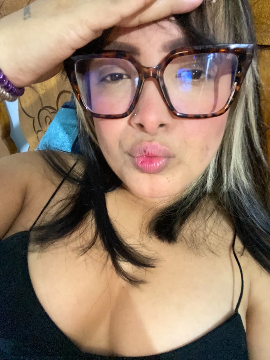 LaliiMiss_'s tweet photo. Mi cara | Mis pies✨ https://t.co/CNSzj5jm30