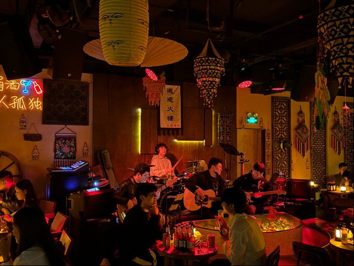 Franchescawvxid's tweet photo. Just discovered a hidden acoustic gem in the city’s tiny basement cafe—warm guitar strums and a voice that feels like a soft hug. Music hits different when it’s live and up close https://t.co/F2kM1Cmq6m