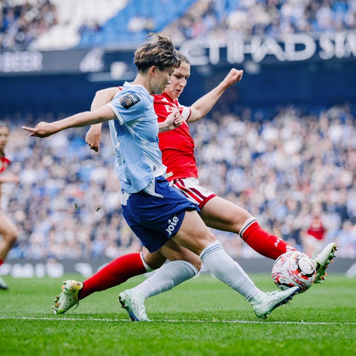 insidemcwfc's tweet photo. Andrée Jeglertz on Aoba Fujino:

"I don't know where the end is for her... I can put her wherever I want and she will always be one of the best players in the game, because she's very intelligent. She deals with pressure in different ways. She wants to learn more, and she's improving her game so much."

[via @ManCityWomen]