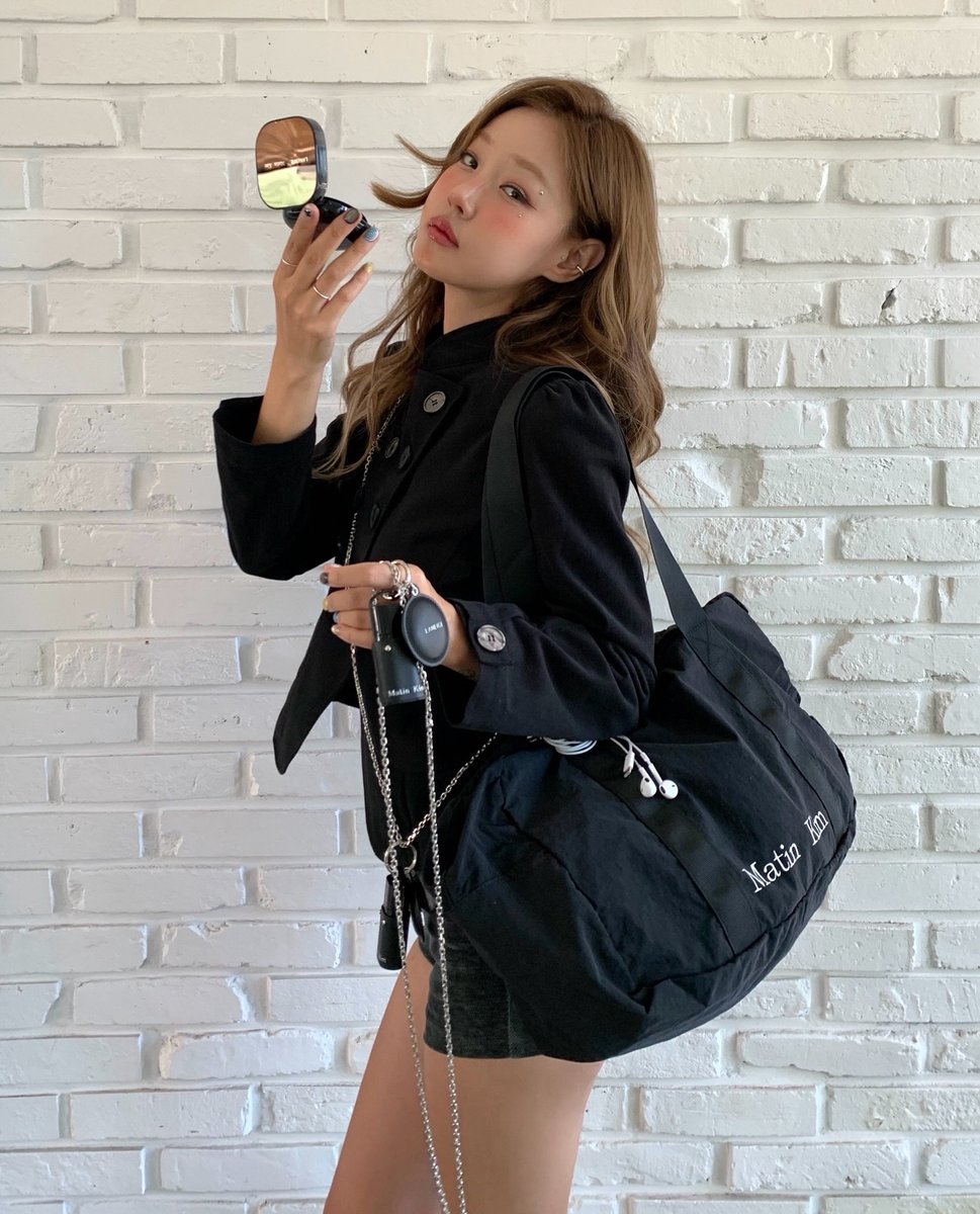 iswish_store's tweet photo. Laneige x Matin kim neo cushion + duffle bag 🗯️     

˚꒰ รุ่นคอลแลปสุดปัง! คูชั่นตัวดังมาในธีมออลแบล็ค +gift duffle bag ของ matin kim สุดลิมิเตด ᵎᵎ      

• 21C  • 21W • 23N  

.ᐟ SET ละ 1,490 free ems 🍃 𓂃⋆ https://t.co/mPQ0dhpq7d