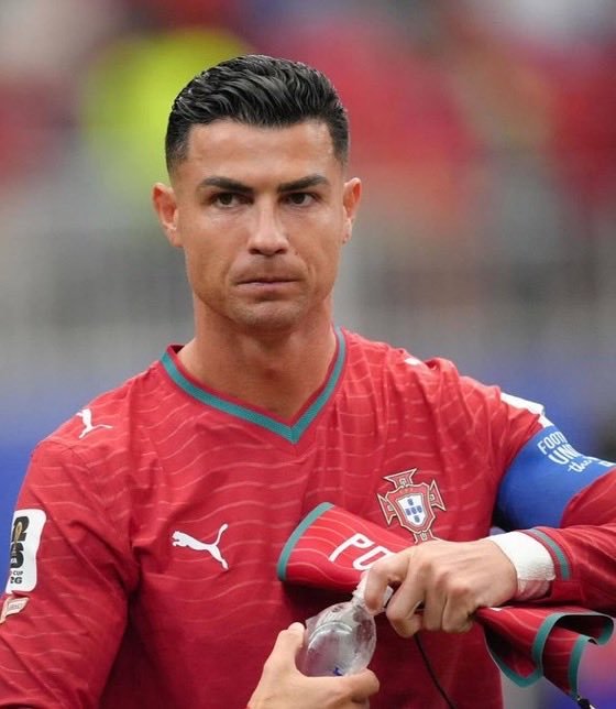BlueboyCR7's tweet photo. Si Cristiano Ronaldo hubiera jugado con la selección de España en lugar de Portugal. La historia habría sido muy diferente. Tendría 3 Copas del Mundo, más titulos, llevaría más de 1000 goles anotados y lo más importante; tendría el respeto de todos sus compañeros y compatriotas. https://t.co/2N5UDPnDAe