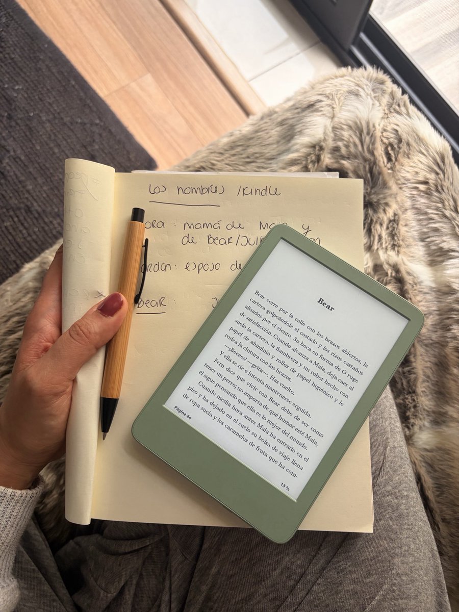 marcela_bull's tweet photo. Sabes que será una gran historia cuando tienes que empezar a escribir a los personajes del libro y no perder el hilo https://t.co/qN9Tnw1lYa