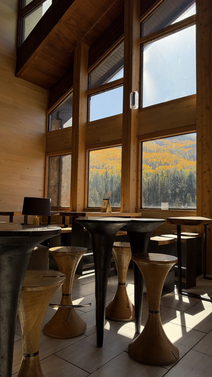 JorgeURQUICO's tweet photo. Vail in October is basically the mountains flirting with you. Golden everywhere, cold enough for a jacket, warm enough for a patio. I get why people come for winter… but fall is the secret. 🍂 https://t.co/v5vH9p5S9H