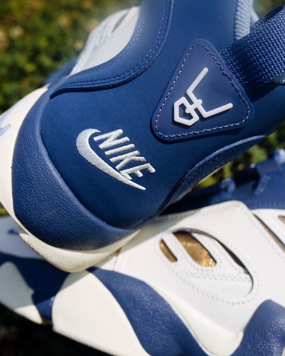 KicksFinder's tweet photo. Ad: 45% OFF via Sneaker Politics
Nike Air Diamond Turf II "Royals"
$93.50 (Retail Price: $170)

>> https://t.co/Uy2LVqnKQp https://t.co/3QPbezvMJ9