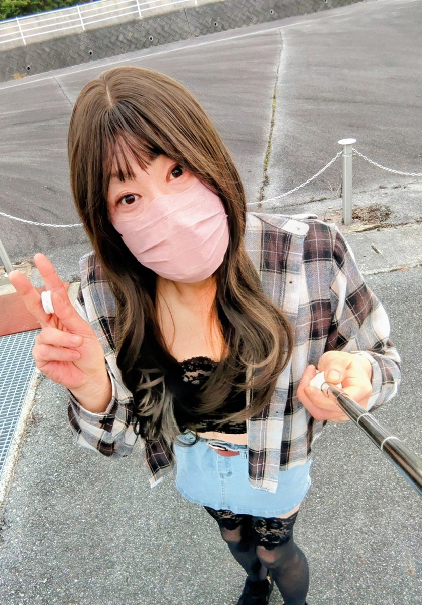 OnnaOnna458384's tweet photo. おはよ〜ございます😀
月曜日になってしまいましたね^^;
ウチは昨日、今日とお休みですが雨に祟られてます😱
お仕事の方は足元に気をつけて出勤して下さいね😊
相変わらず季節感ゼロな服装ですw https://t.co/nD0JhfptWK
