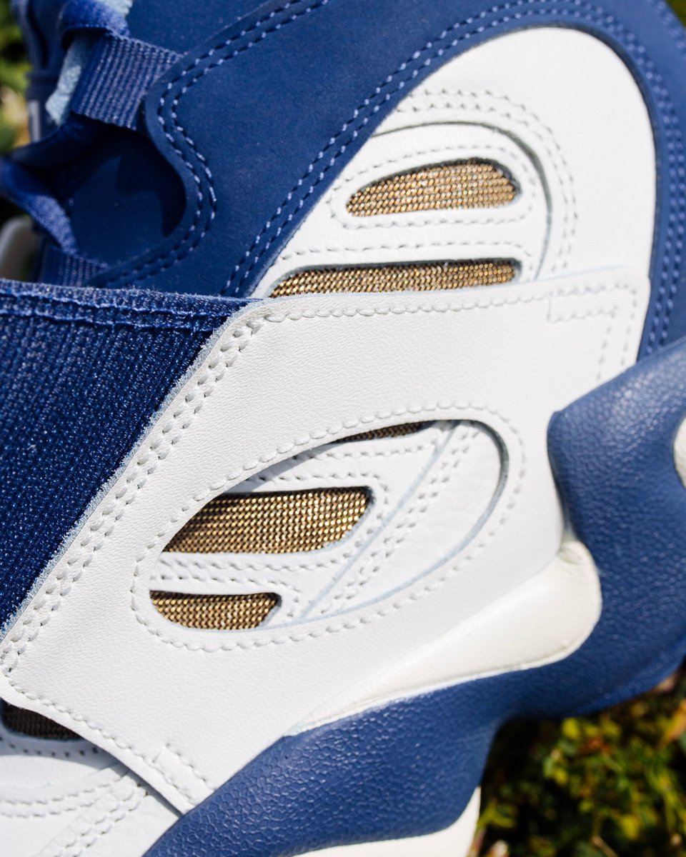 KicksFinder's tweet photo. Ad: 45% OFF via Sneaker Politics
Nike Air Diamond Turf II "Royals"
$93.50 (Retail Price: $170)

>> https://t.co/Uy2LVqnKQp https://t.co/3QPbezvMJ9
