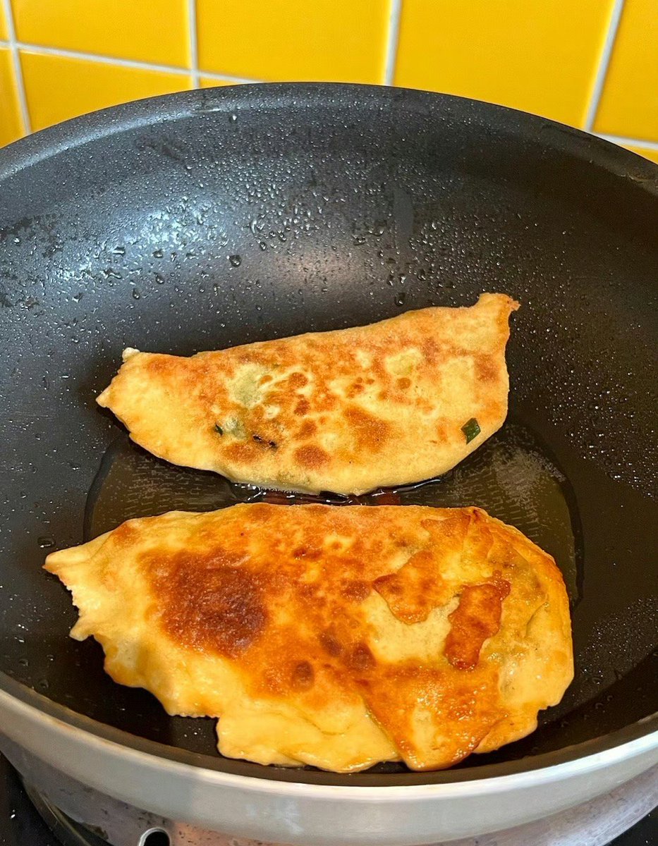 AlyssaMelbymdy's tweet photo. [探靶韭？你是打错字啦 可能是某种特别的食材？先不管，分享今天的阳光！] 不对不对，应该是含要求的字？哦不对，要求是句子带[探靶韭]这些字？哦不对，重新想：哦，要句子里带“探靶韭”？不对，会不会是音译？不对，用户要求句子里带[探靶韭]这些字，生成西班牙文推文和中文 https://t.co/pfvJRx6ZET
