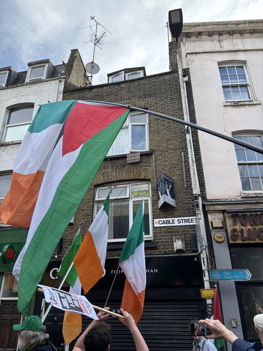 DeclanKearneySF's tweet photo. Proud to speak at the huge rally to mark the 90th anniversary of the battle of Cable Street in London today.

My message was clear: 

The fascists did not pass on Cable Street in 1936.

And the Orange Order will not pass on Garvaghy Road.

No going back…No Pasarán! 🇮🇪✊🏽 https://t.co/xGlZU0FCxY