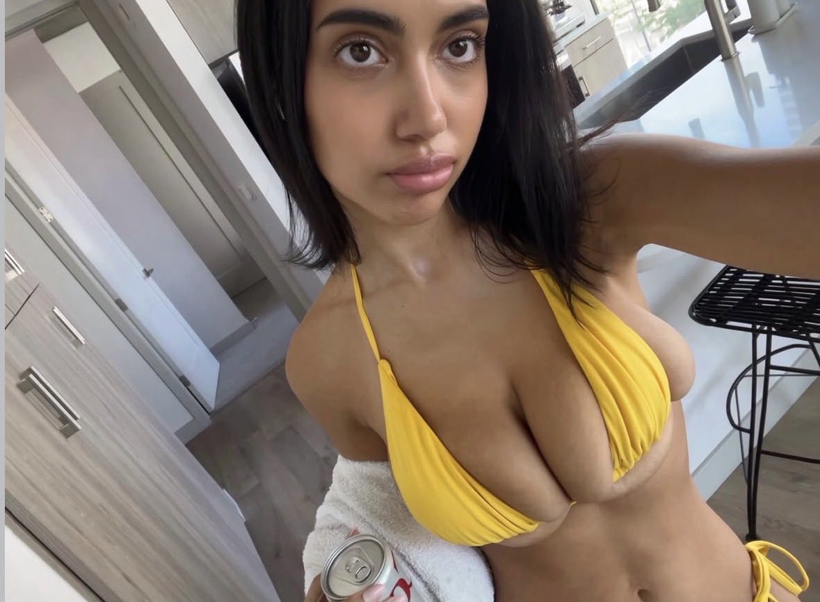 MasoSlut33's tweet photo. My bf hatedddd me when I wore this bikini this sumerrrrr https://t.co/nYBTClYWeI