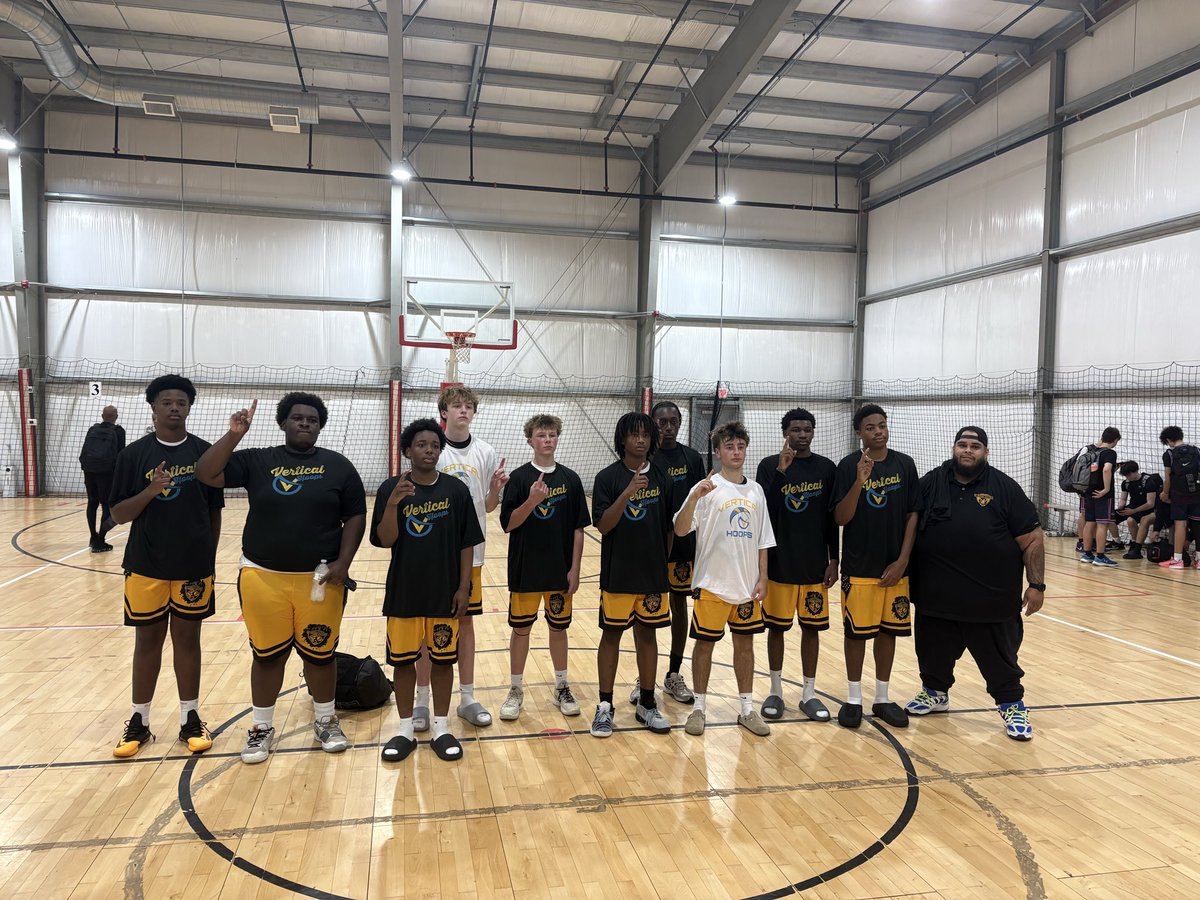 NMEHoopsCT's tweet photo. #15UChamps #AAUBasketball #MooreSkillLessExcuses https://t.co/19vXKXMGhx