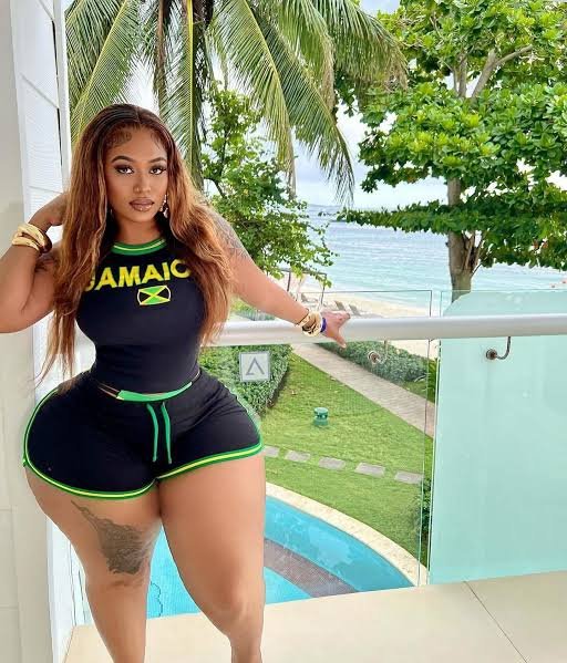 Madmose0's tweet photo. Kenyan                                South African 
Sugar mummy                  Sugar mummy https://t.co/ks60iDtJgR