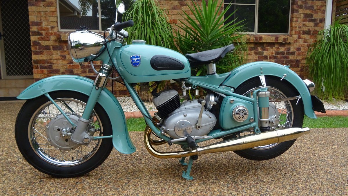 Moto_History's tweet photo. The 1955 Adler MB250 engine was copied by Yamaha, Suzuki, and Kawasaki.  #japancopiedthegermans  #2stroketechnology  #germanengineering  #twostrokemotorcycles  #streetbikes  #classicmotorcycles  #vintagemotorcycles https://t.co/8jsZpkW8Ia