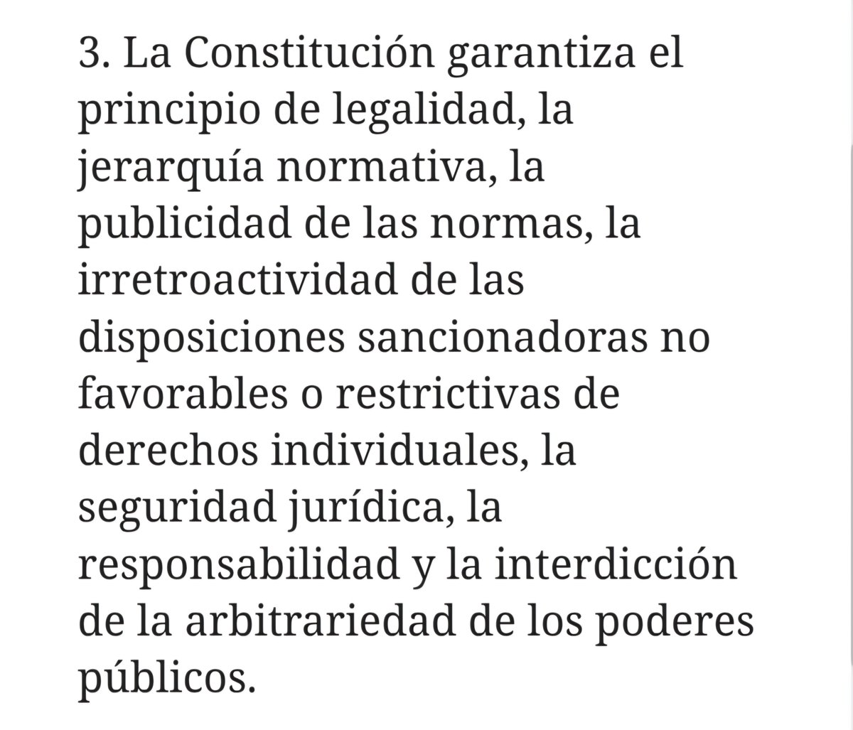 idoiaribas's tweet photo. Lo de arreglar la falta de vivienda deportando a 5 millones que ya tienen derechos adquiridos para residir o permanecer en España es tan demagógico que resulta insultante, porque en España hay unas 840.000 personas en situación irregular y el resto no pueden ser deportados. 

Ninguna democracia puede restringir derechos individuales con carácter retroactivo. Eso es fundamental para proteger a todos los ciudadanos de los abusos de poder.

La única forma de resolver la falta de vivienda es hacer más vivienda en zonas tensionadas (recalificaciones urbanísticas) y redistribuir la población con políticas macroeconómicas que dinamicen la España vaciada.

Algunos políticos son extremadamente manipuladores y explotan su liderazgo para embaucar al votante. Desconfiad siempre de ellos y de su corte de aduladores.

Artículo 9.3 CE 👇