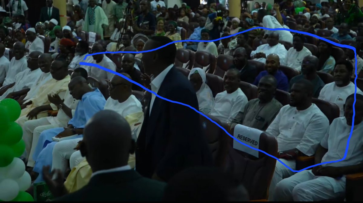 Auracle_fx's tweet photo. @sowore @PeterObi You see as people wey sit behind you all of them fold hands dey look you abi,  na so we fold hand dey watch your comedy say na the real opposition 🤣 https://t.co/ibm9vVOSqS