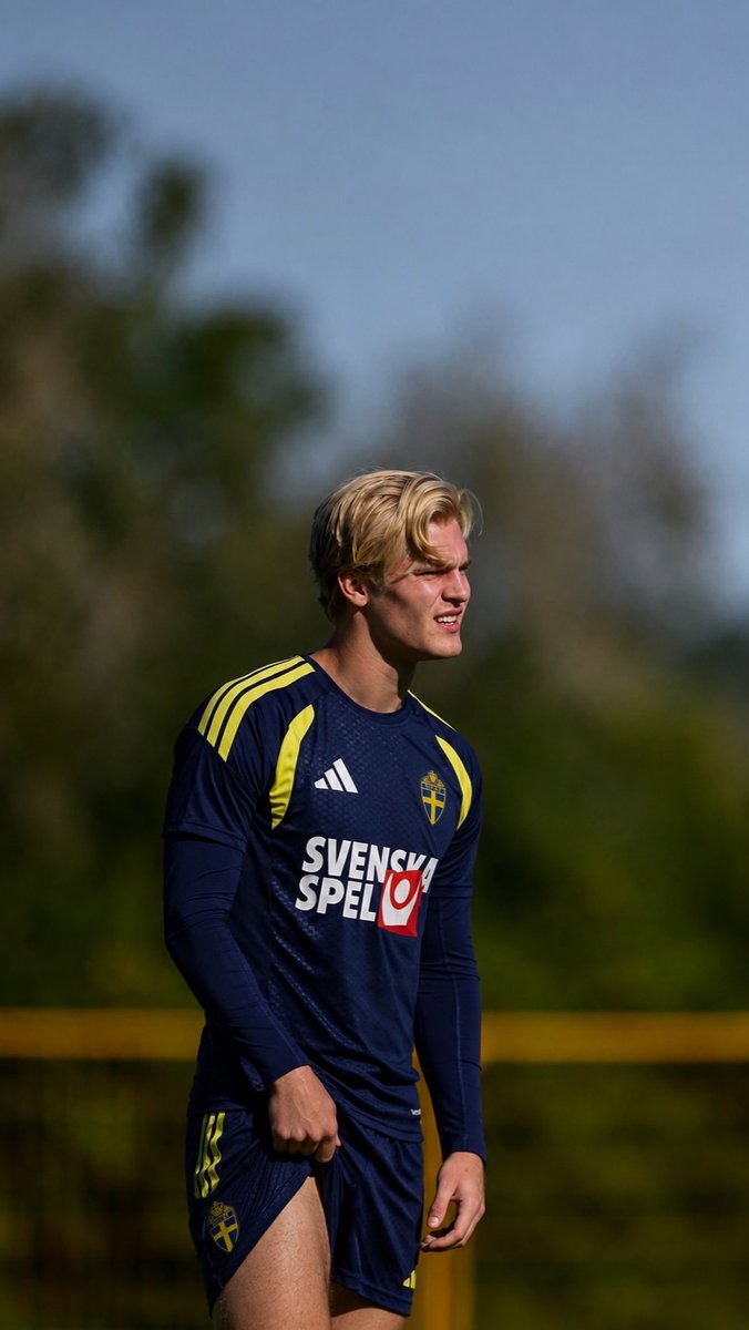 Saasqwwsp's tweet photo. Lucas bergvall 🇸🇪✨ https://t.co/KpHoXrBb6j