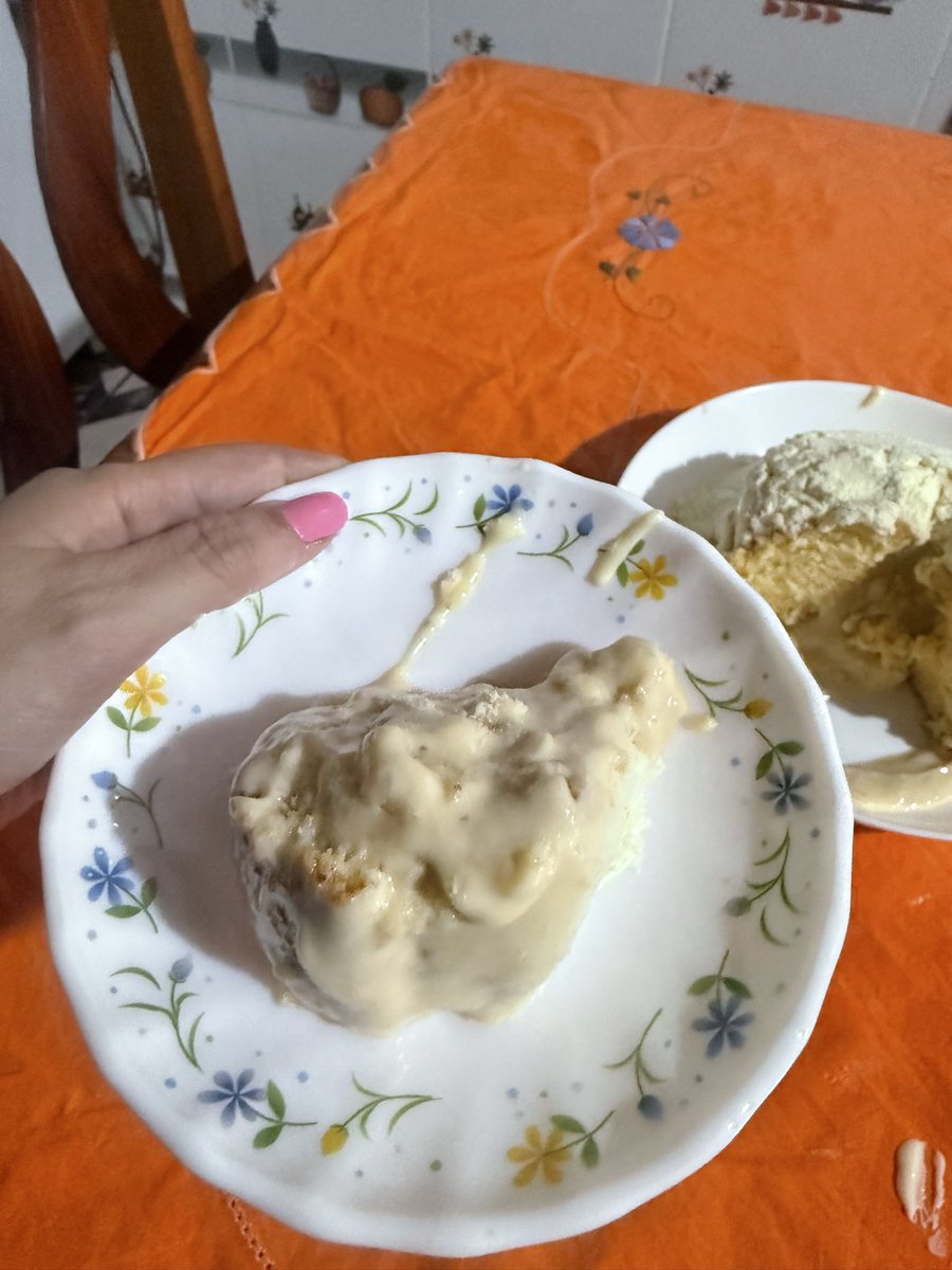 dandasantos05's tweet photo. Aceitam ?!?! O menino disse que meu bolo estava 10x5 hahahahaha https://t.co/2dZQAxeC2k