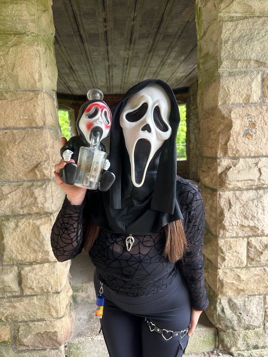 stoneyremmy's tweet photo. Spooky season 🖤👻🔪 https://t.co/RPo8UMGynB