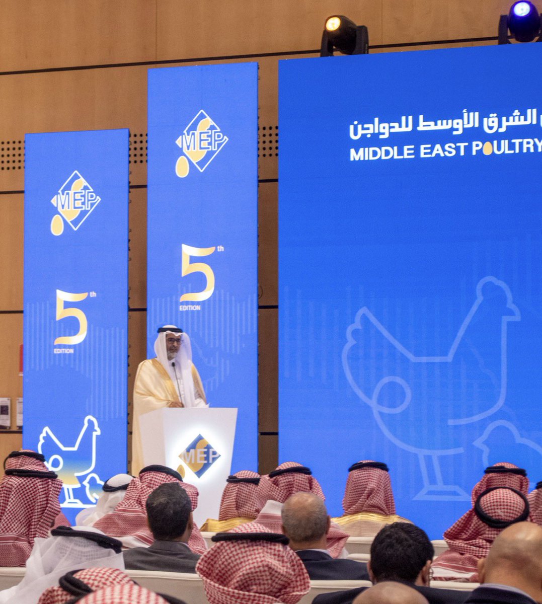 AbdullahKadman's tweet photo. على هامش معرض الشرق الأوسط الخامس للدواجن، جمعتني صورةٌ عزيزة في جناح «أصول» بابنيّ محمد وعبدالرحمن، وبالصديق الغالي الأخ عبدالعزيز بن هشبل. لحظات أعتز بها، بين دفء العائلة ووفاء الصداقة، في معرض يجمع أهل صناعة الدواجن على الطموح والعمل.

#معرض_الشرق_الأوسط_للدواجن2026
#أصول #لكل_حياة_أصول