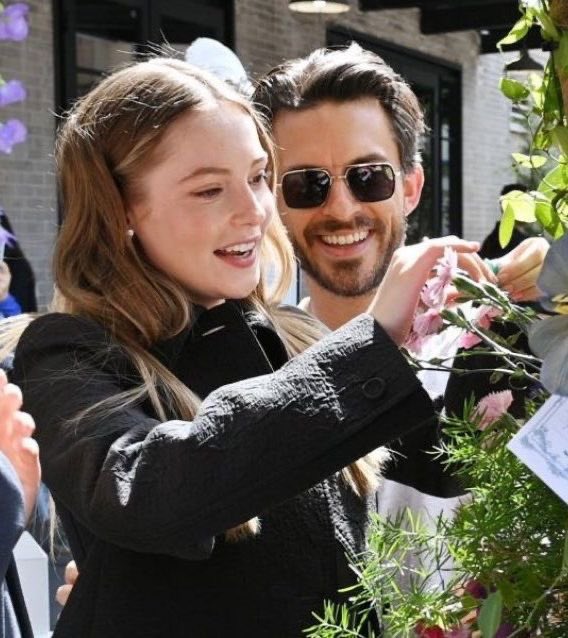 arisfranchaela's tweet photo. hannah and jonny are really fucking cute btw and i just don’t think that’s talked about enough https://t.co/BQhyDjDAGM