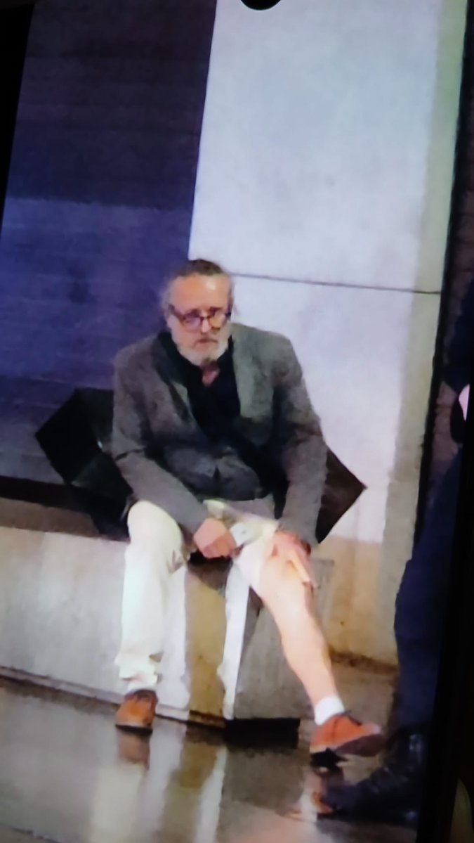 aiin_sr09's tweet photo. Esta noche en la acampada de sol una de mis compañeras ha sufrido una agresión por parte de un fascista, ha sufrido un traumatismo craneal al ser empujada por este individuo tirándola al suelo, como siempre la policía estaba presente y no ha hecho nada. 
Esta es su foto
#26S https://t.co/4YdkXy3m9v