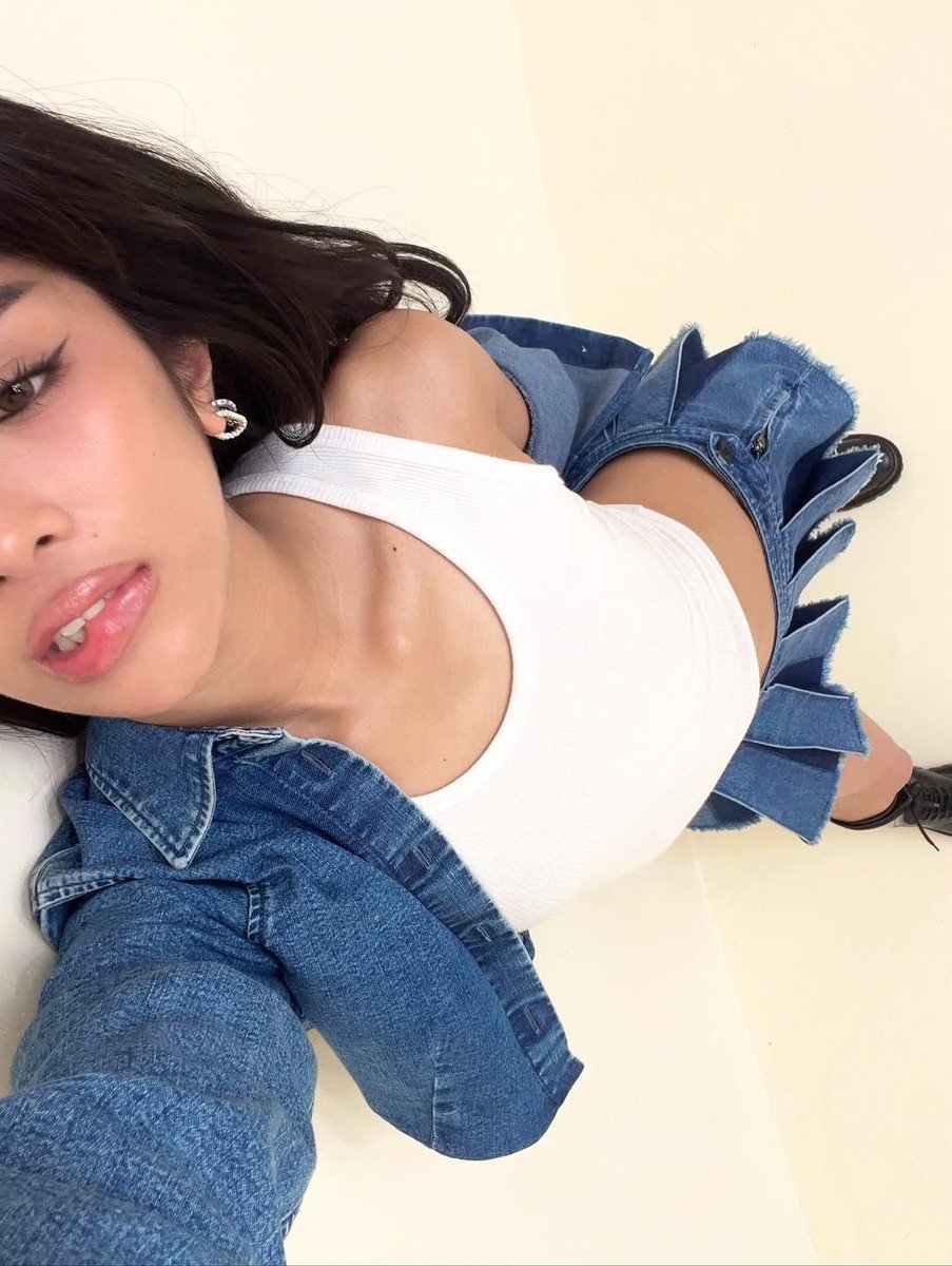 Katssab's tweet photo. She’s so unbelievably pretty https://t.co/G4KIAFSJyy