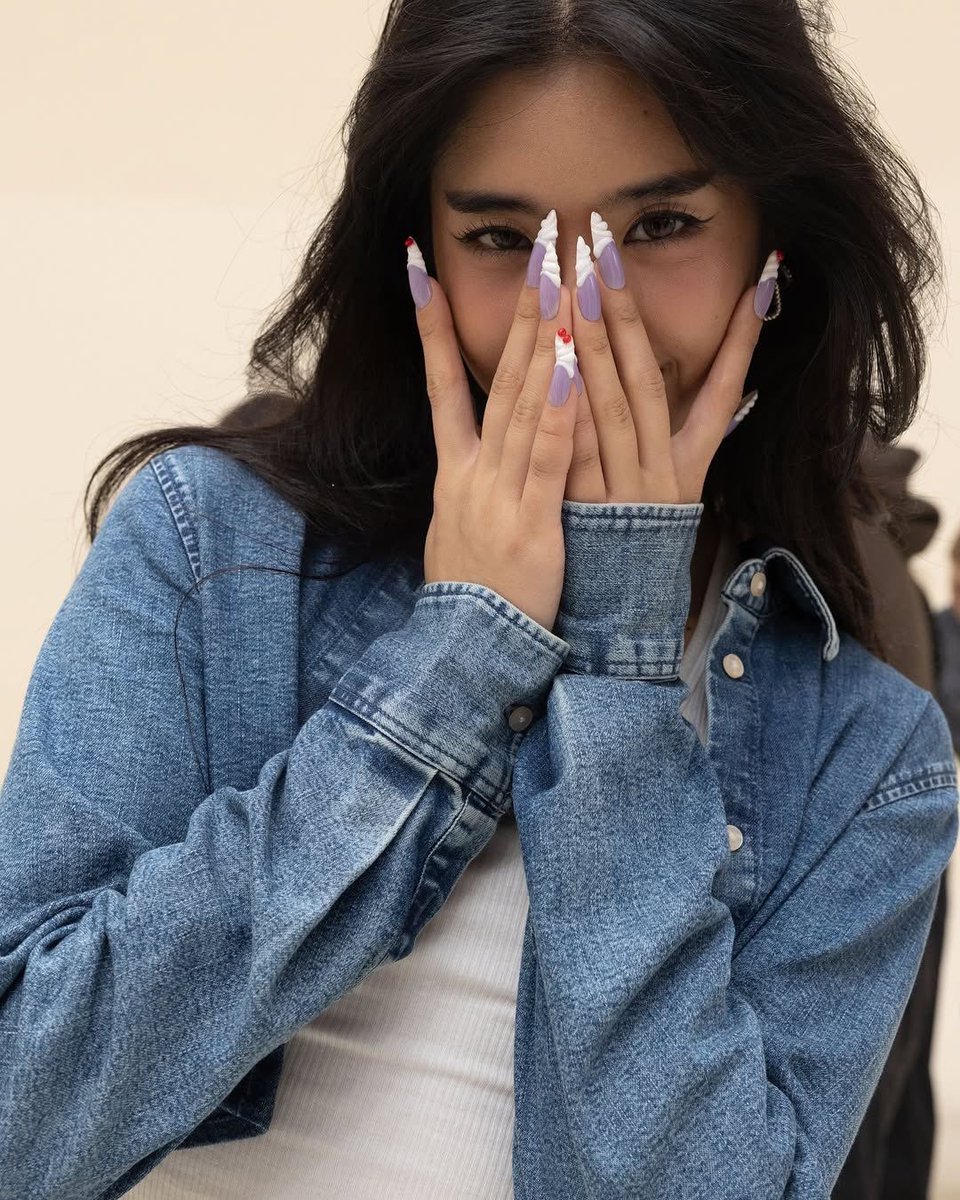 Katssab's tweet photo. She’s so unbelievably pretty https://t.co/G4KIAFSJyy