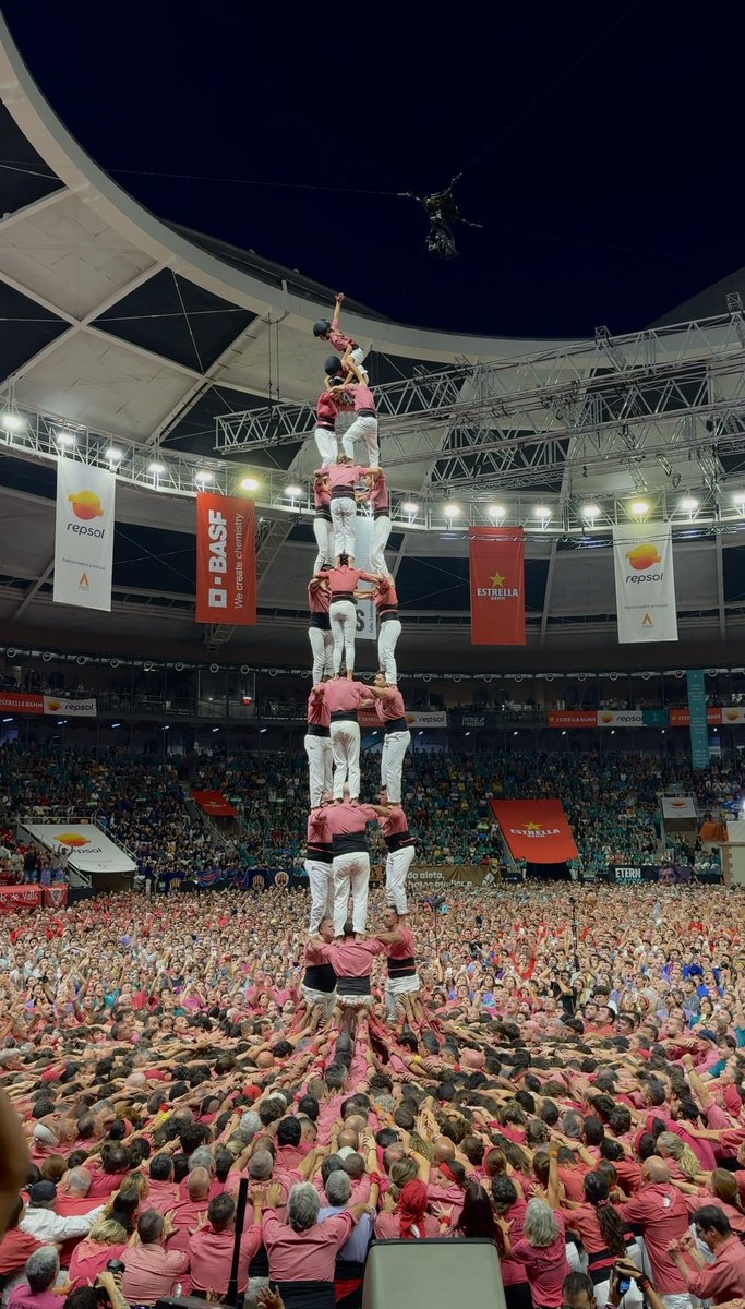 perecullera's tweet photo. Felicitats castellers i castelleres de la @collavella, heu fet els #castells que els altres somien https://t.co/wP1XbFKtHc