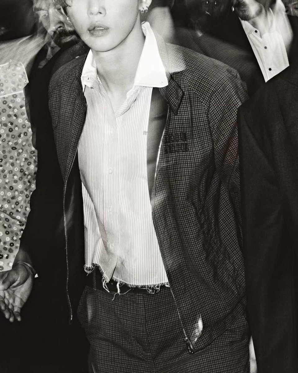 translatingTXT's tweet photo. [261005] #yeonjun (@.yawnzzn) instagram 

“@.miumiu moment

#MiuMiuSS27 #MiuMiu” https://t.co/C8wkorVIWT