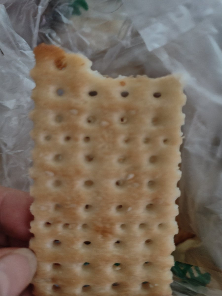 demynonekkho's tweet photo. Hoy compro pan y garbanzos, no pises mi bolsa de comida por favor! https://t.co/I4DRDdk4Ts