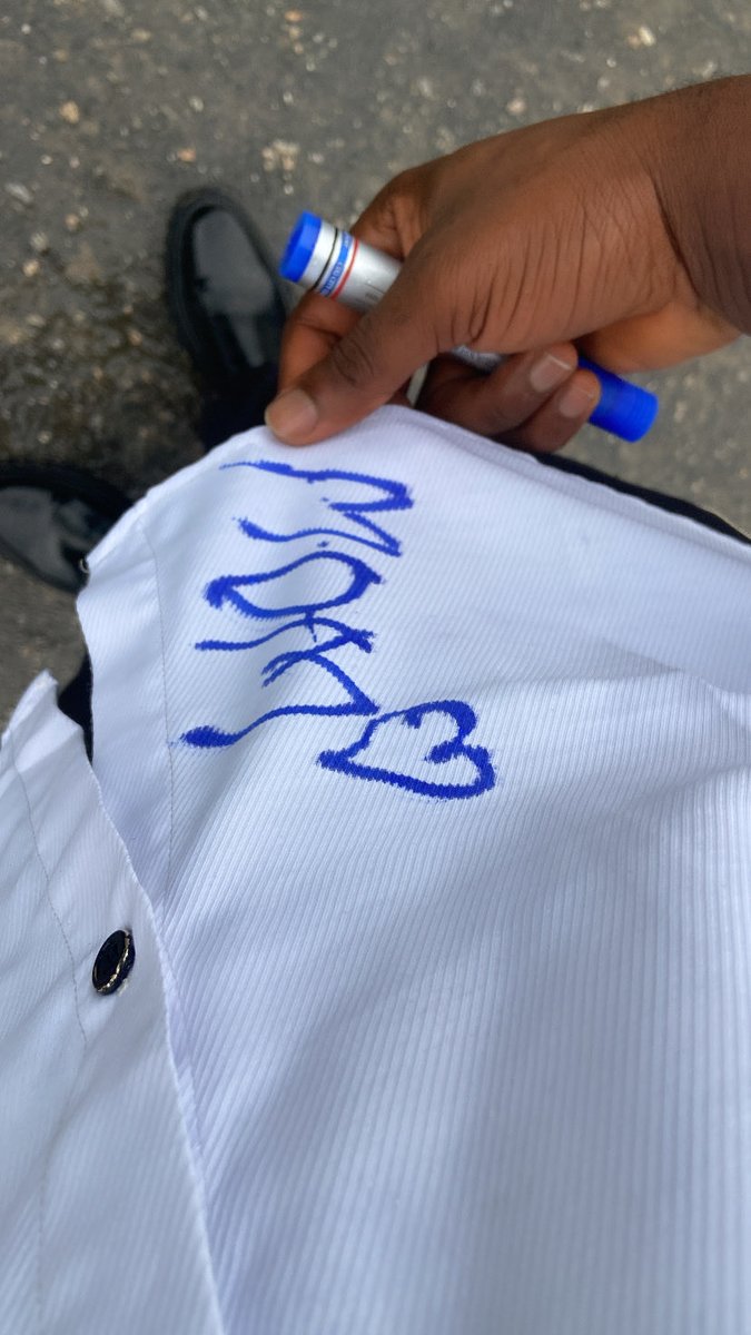 lowkeytrem's tweet photo. The boy just Graduado👨🏿‍🎓
ABCDegree🎉
Let the labour market favour me...Iseeeh🤲🏿 https://t.co/GLLexnb0hY