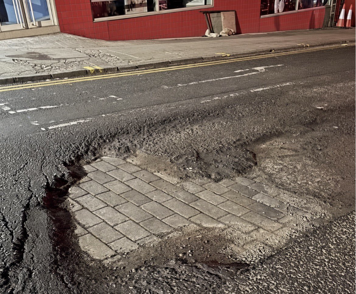NoContextBrits's tweet photo. A road so neglected it’s gone back to the Victorian period. https://t.co/DNskAJEiRA