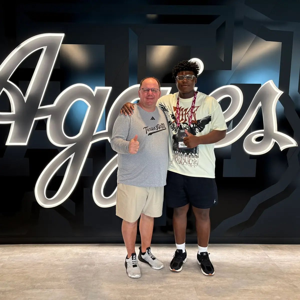 LandynRosow's tweet photo. 2028 Five-Star DL Kellan Hall was on campus this weekend and took in the dominating win by the Aggies, here is his reaction: 

“The visit was very memorable. Great conversations with the staff, the 12th man (fans) were rocking, and the team played great.”

READ-< https://t.co/YpfMr9sgkq
