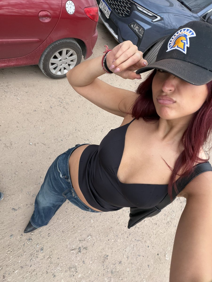 tititcherkaski's tweet photo. El otro día me puse este topcito pensando en ustedes💛 https://t.co/AqU5tHUmZg