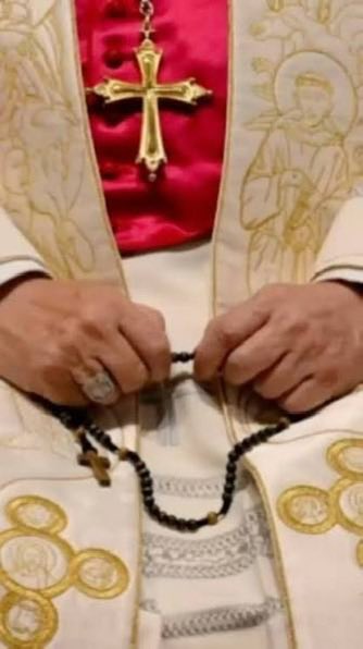 josemarimayoral's tweet photo. El Papa León XIV sigue insistiendo en el rezo diario del Santo Rosario pidiendo el cese de las guerras. No se lo pide solo a las abuelitas de las parroquias, te lo pide a ti. Nos lo pide a todos. 🙏🏻 https://t.co/pIqu5X5yB9