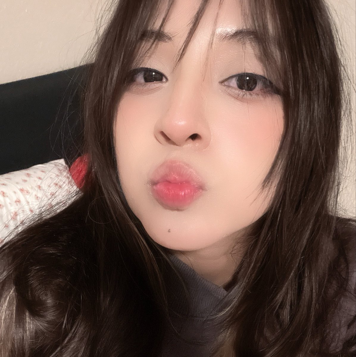yechaniism's tweet photo. kiss kiss fall in love 💋 

#ForXSelcaDay #FXSD
#OMEGA_X #오메가엑스 
#YECHAN #예찬 https://t.co/O0P11MKybY