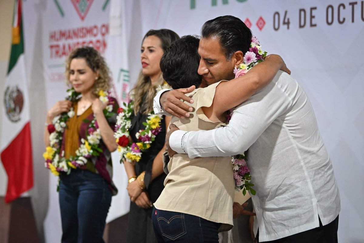 Marce_Castilloa's tweet photo. En #Tapachula acompañamos al Gob. @ramirezeduardo_ en la entrega de "Cuidar es Amar".
​Desde el @CongresoChis respaldamos esta visión humanista que apoya con dignidad la economía familiar y a las personas cuidadoras. ¡Las familias no están solas!

​#Chiapas #CuidarEsAmar https://t.co/Z2RIXqk8Q9